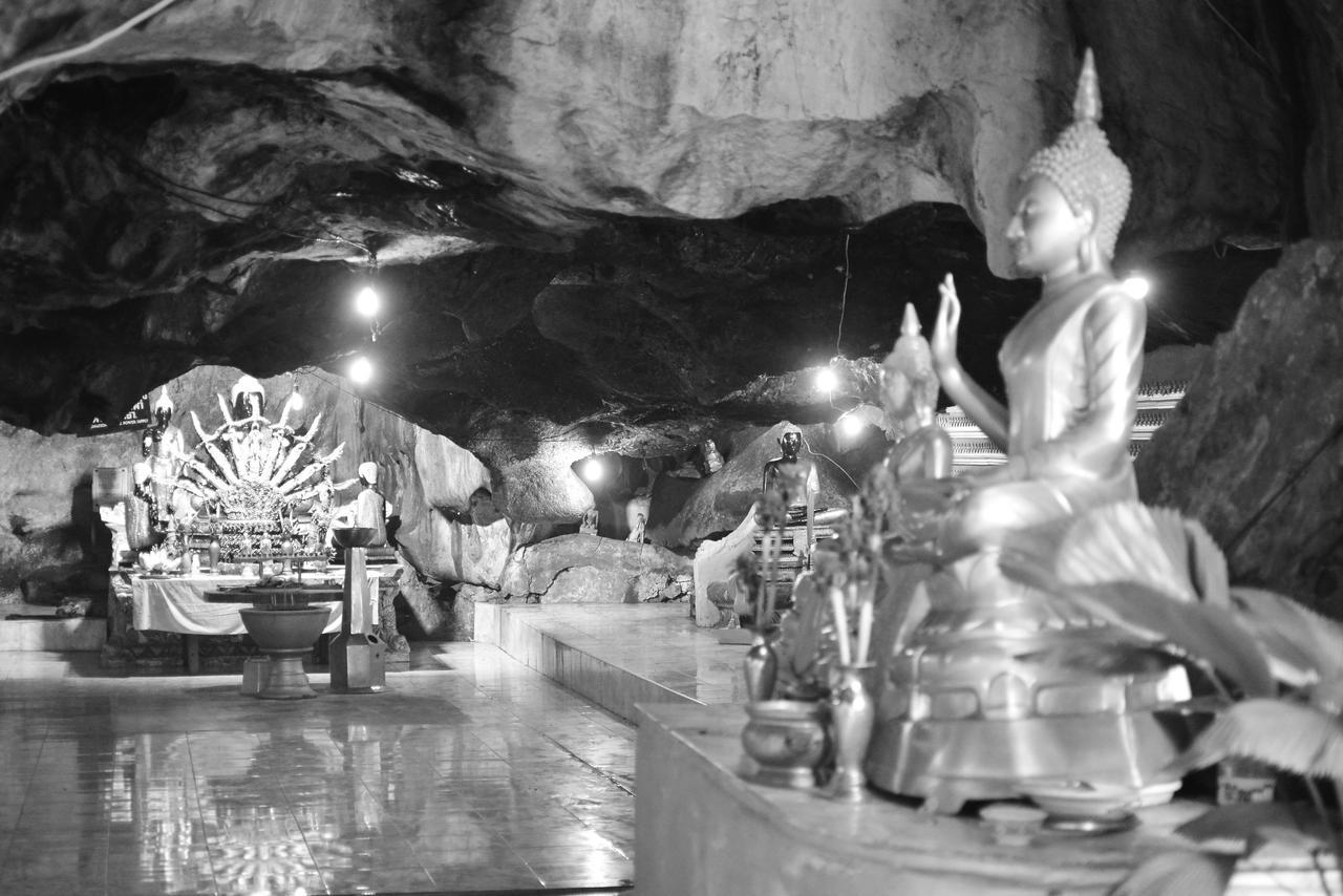 Bankaikow Hostel Kanchanaburi Ngoại thất bức ảnh